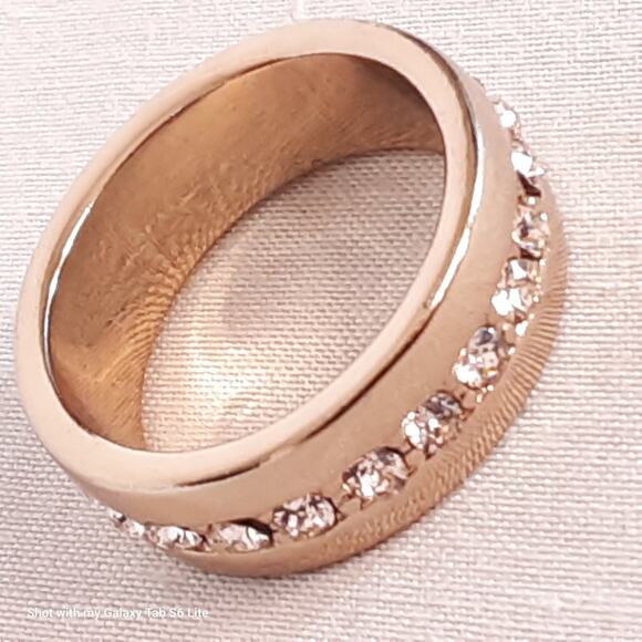 Rose Gold Tone Band Ring Sparkling Clear Stone Accents - Picture 6 of 7